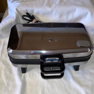 Vitantonio Belgian Waffler Model 550 Professional Quality Waffle Maker